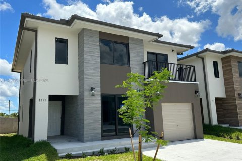 Villa ou maison à louer à Florida City, Floride: 5 chambres, 176.7 m2 № 1963365 - photo 1