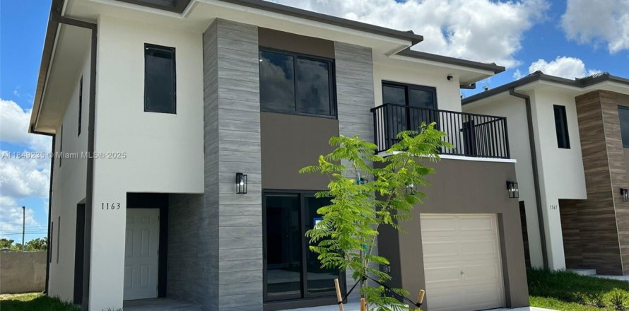 Villa ou maison à Florida City, Floride 5 chambres, 176.7 m2 № 1963365