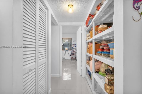 Copropriété à vendre à Miami, Floride: 2 chambres, 132.66 m2 № 1924326 - photo 10