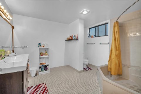 Copropriété à vendre à Miami, Floride: 2 chambres, 132.66 m2 № 1924326 - photo 11