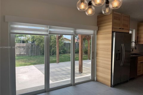 House in Miami, Florida 2 bedrooms, 118.26 sq.m. № 2168070 - photo 29