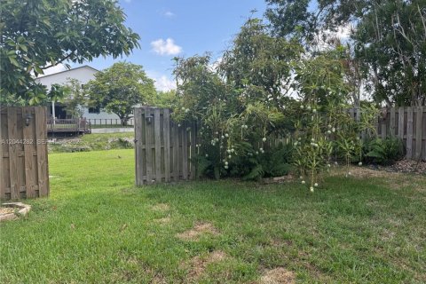 House in Miami, Florida 2 bedrooms, 118.26 sq.m. № 2168070 - photo 20