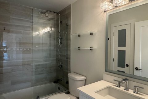 House in Miami, Florida 2 bedrooms, 118.26 sq.m. № 2168070 - photo 6