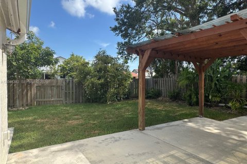 House in Miami, Florida 2 bedrooms, 118.26 sq.m. № 2168070 - photo 19