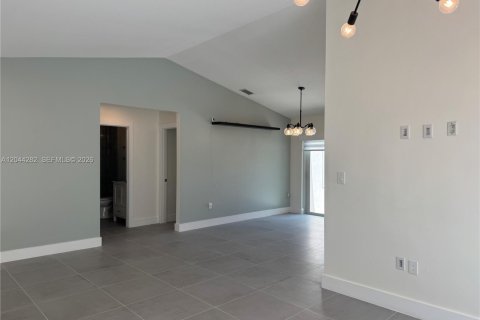 House in Miami, Florida 2 bedrooms, 118.26 sq.m. № 2168070 - photo 5
