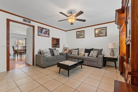 Condo in Miami, Florida, 2 bedrooms  № 1730741 - photo 4