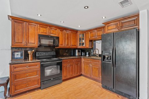 Condo in Miami, Florida, 2 bedrooms  № 1730741 - photo 7