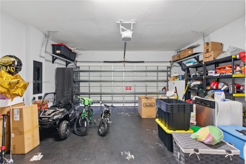Casa en venta en Hialeah, Florida, 4 dormitorios, 245.45 m2 № 1874532 - foto 25
