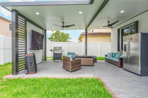 Casa en venta en Hialeah, Florida, 4 dormitorios, 245.45 m2 № 1874532 - foto 26