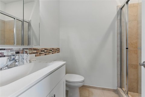 Casa en venta en Hialeah, Florida, 4 dormitorios, 245.45 m2 № 1874532 - foto 22