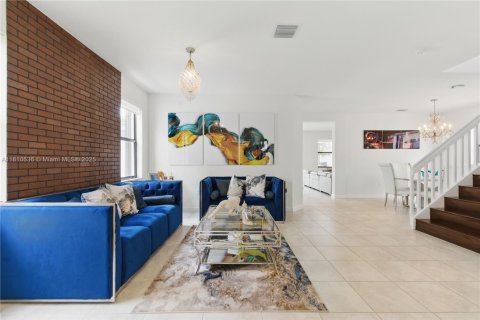 Casa en venta en Hialeah, Florida, 4 dormitorios, 245.45 m2 № 1874532 - foto 3