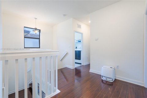 Casa en venta en Hialeah, Florida, 4 dormitorios, 245.45 m2 № 1874532 - foto 23