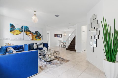 Casa en venta en Hialeah, Florida, 4 dormitorios, 245.45 m2 № 1874532 - foto 4