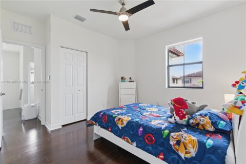 Casa en venta en Hialeah, Florida, 4 dormitorios, 245.45 m2 № 1874532 - foto 20