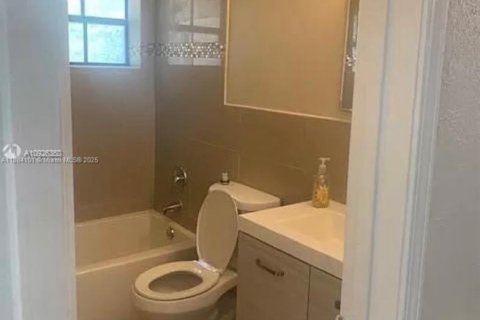 Casa en alquiler en Miami Gardens, Florida, 3 dormitorios, 119.66 m2 № 1930619 - foto 4