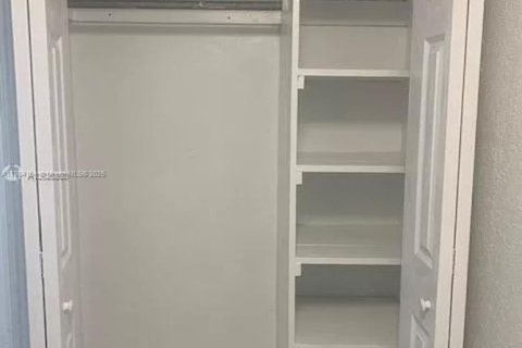 Casa en alquiler en Miami Gardens, Florida, 3 dormitorios, 119.66 m2 № 1930619 - foto 5