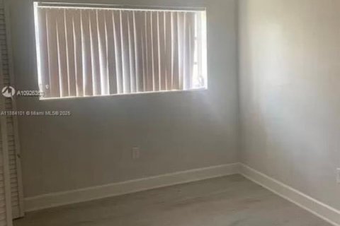 Casa en alquiler en Miami Gardens, Florida, 3 dormitorios, 119.66 m2 № 1930619 - foto 7