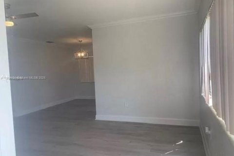 Casa en alquiler en Miami Gardens, Florida, 3 dormitorios, 119.66 m2 № 1930619 - foto 6