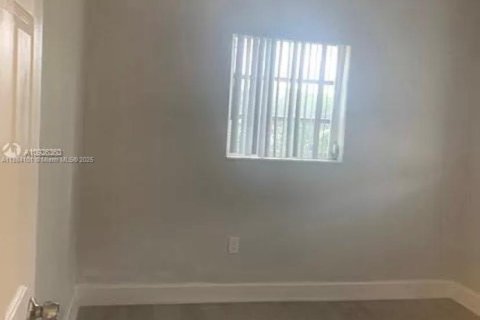 Casa en alquiler en Miami Gardens, Florida, 3 dormitorios, 119.66 m2 № 1930619 - foto 3