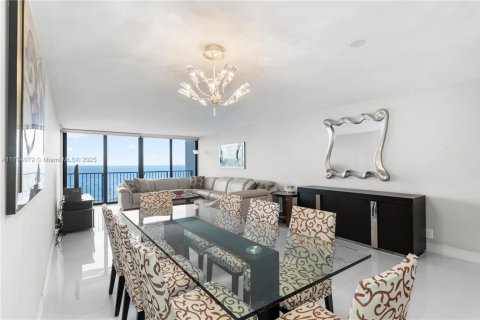 Condominio en venta en Hollywood, Florida, 2 dormitorios, 139.35 m2 № 1735859 - foto 1