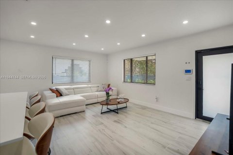 Villa ou maison à vendre à Miami, Floride: 2 chambres, 110.74 m2 № 2001371 - photo 5