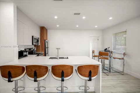 Villa ou maison à vendre à Miami, Floride: 2 chambres, 110.74 m2 № 2001371 - photo 10