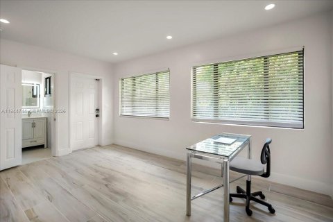 Villa ou maison à vendre à Miami, Floride: 2 chambres, 110.74 m2 № 2001371 - photo 17