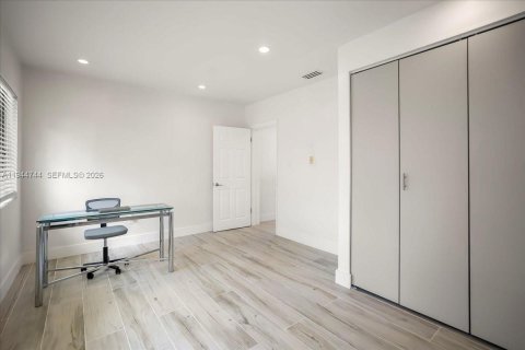 Villa ou maison à vendre à Miami, Floride: 2 chambres, 110.74 m2 № 2001371 - photo 16