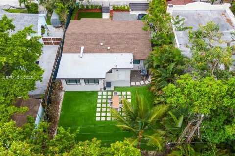 Villa ou maison à vendre à Miami, Floride: 2 chambres, 110.74 m2 № 2001371 - photo 23