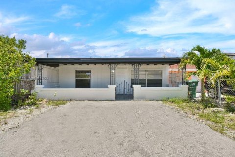 Apartment in Miami Gardens, Florida 3 bedrooms, 104.05 sq.m. № 2282735
