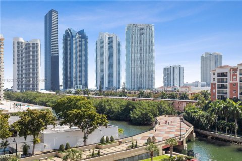 Condominio en venta en Sunny Isles Beach, Florida, 2 dormitorios, 143.44 m2 № 1948612 - foto 11