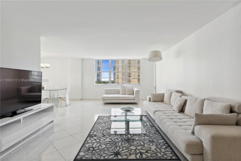 Condominio en venta en Sunny Isles Beach, Florida, 2 dormitorios, 143.44 m2 № 1948612 - foto 2
