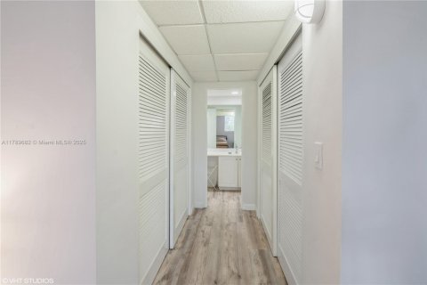 Condominio en venta en Hollywood, Florida, 1 dormitorio, 84.08 m2 № 1741744 - foto 13