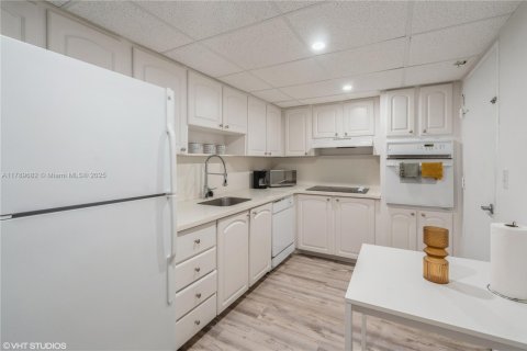 Condominio en venta en Hollywood, Florida, 1 dormitorio, 84.08 m2 № 1741744 - foto 18