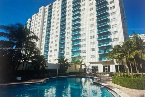 Condominio en venta en Hollywood, Florida, 1 dormitorio, 84.08 m2 № 1741744 - foto 22