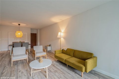Condominio en venta en Hollywood, Florida, 1 dormitorio, 84.08 m2 № 1741744 - foto 5