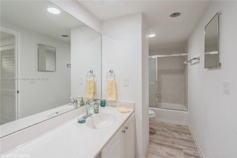 Condominio en venta en Hollywood, Florida, 1 dormitorio, 84.08 m2 № 1741744 - foto 14