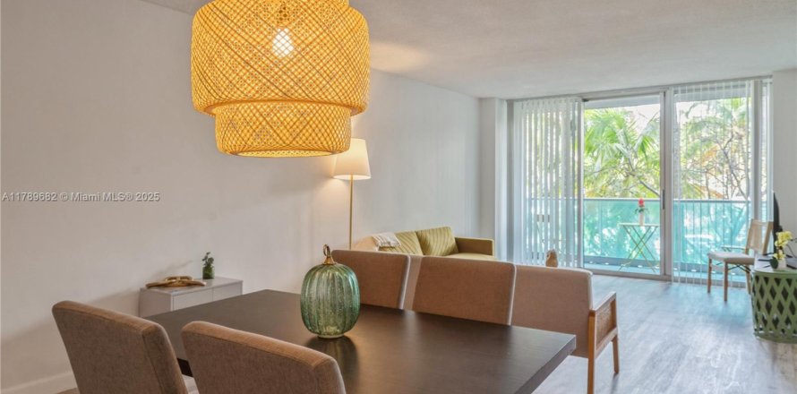 Condominio en Hollywood, Florida, 1 dormitorio № 1741744