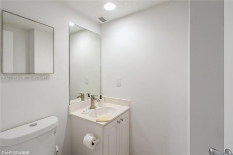 Condominio en venta en Hollywood, Florida, 1 dormitorio, 84.08 m2 № 1741744 - foto 11