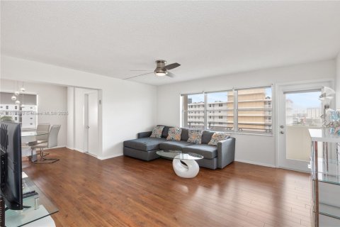 Condominio en venta en Hallandale Beach, Florida, 2 dormitorios, 139.35 m2 № 1777724 - foto 4