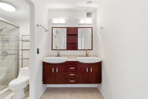 Condominio en venta en Hallandale Beach, Florida, 2 dormitorios, 139.35 m2 № 1777724 - foto 25