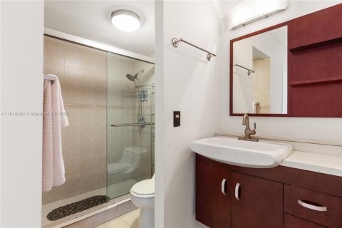 Condominio en venta en Hallandale Beach, Florida, 2 dormitorios, 139.35 m2 № 1777724 - foto 26