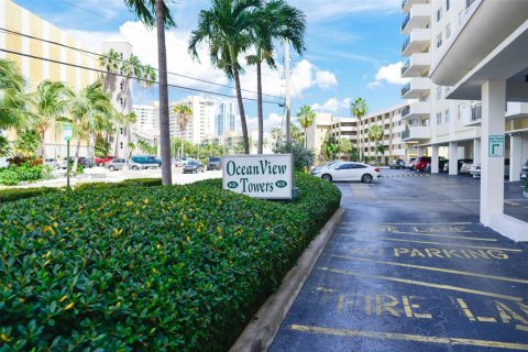 Condominio en venta en Hallandale Beach, Florida, 2 dormitorios, 139.35 m2 № 1777724 - foto 2