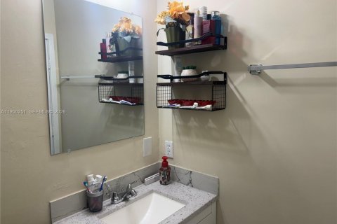 Touwnhouse à vendre à Doral, Floride: 2 chambres, 123.37 m2 № 2006797 - photo 29