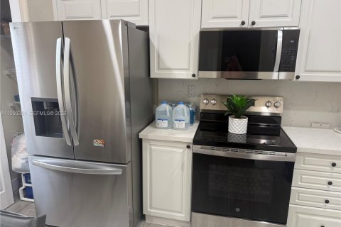 Touwnhouse à vendre à Doral, Floride: 2 chambres, 123.37 m2 № 2006797 - photo 2