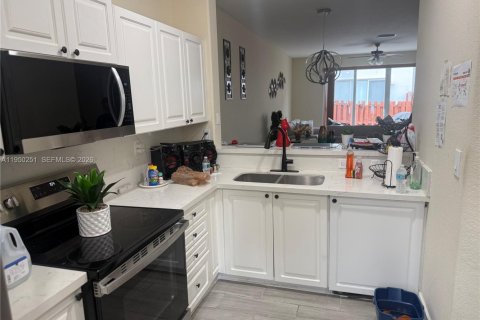 Touwnhouse à vendre à Doral, Floride: 2 chambres, 123.37 m2 № 2006797 - photo 3