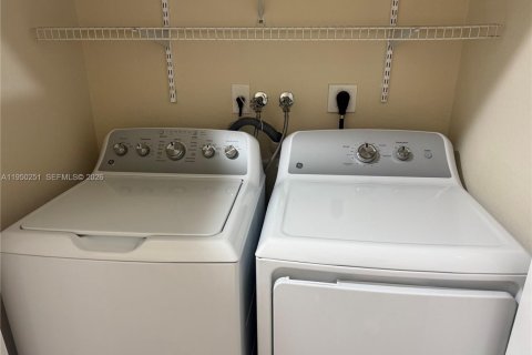 Touwnhouse à vendre à Doral, Floride: 2 chambres, 123.37 m2 № 2006797 - photo 24