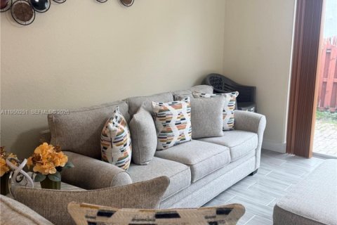 Touwnhouse à vendre à Doral, Floride: 2 chambres, 123.37 m2 № 2006797 - photo 9