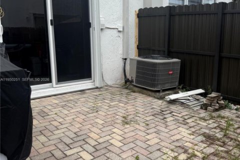 Touwnhouse à vendre à Doral, Floride: 2 chambres, 123.37 m2 № 2006797 - photo 11