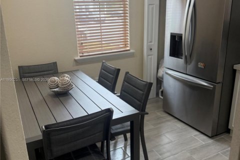Touwnhouse à vendre à Doral, Floride: 2 chambres, 123.37 m2 № 2006797 - photo 4